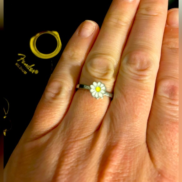 Daisy ring with spinning daisy - Picture 1 of 1
